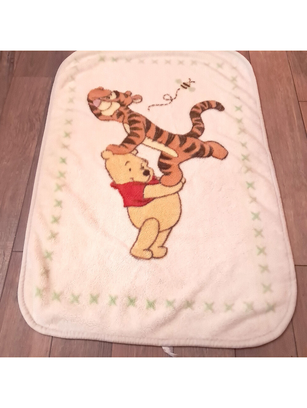 Disney Winnie the Pooh Baby Blanket Tigger bee Fleece acrylic plush Vintage